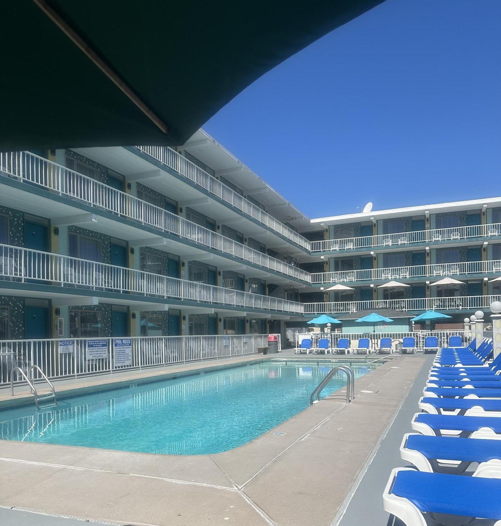 Royal Canadian Motel Wildwood Eksteriør bilde