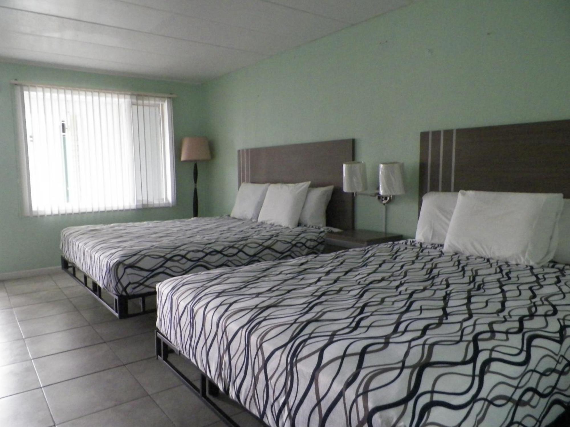 Royal Canadian Motel Wildwood Eksteriør bilde