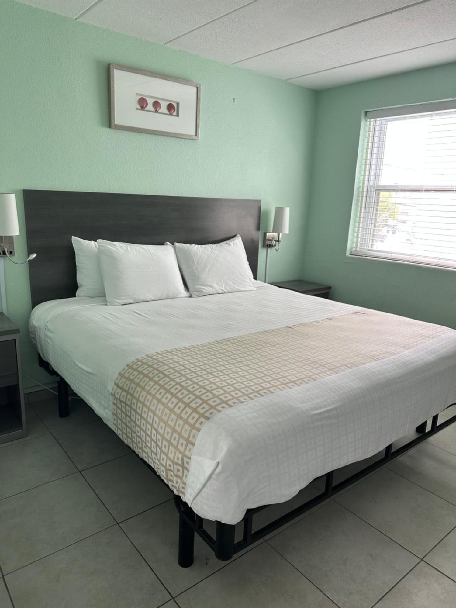 Royal Canadian Motel Wildwood Eksteriør bilde