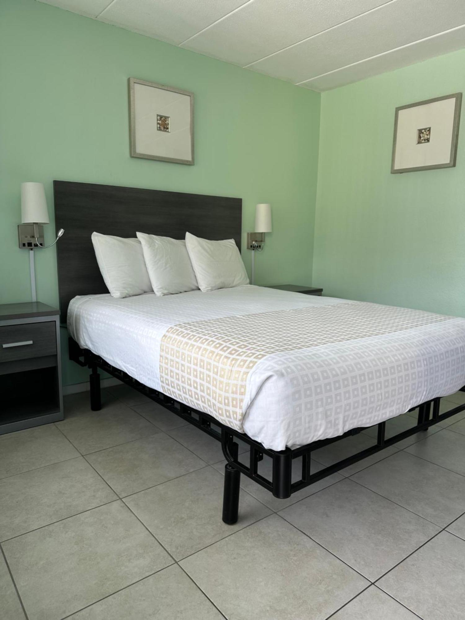 Royal Canadian Motel Wildwood Eksteriør bilde