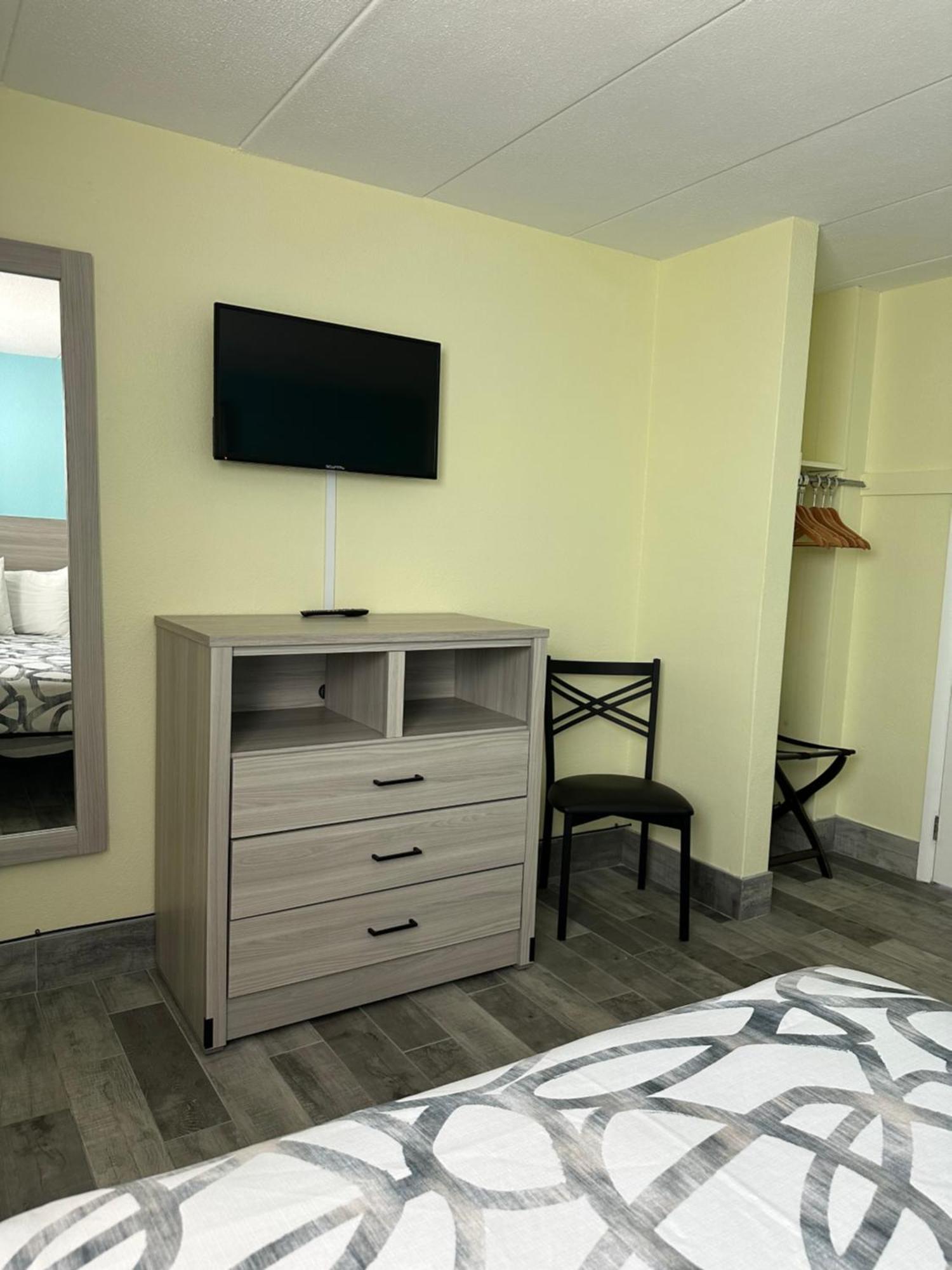 Royal Canadian Motel Wildwood Eksteriør bilde